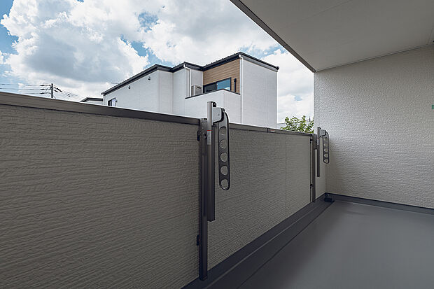 【インナーバルコニー(1号棟)】急な雨でも安心なインナーバルコニー。