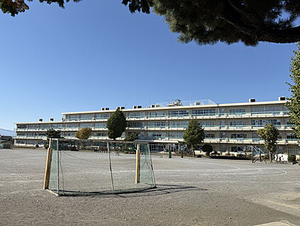町田市立町田第四小学校 現地から717m。(徒歩9分。)