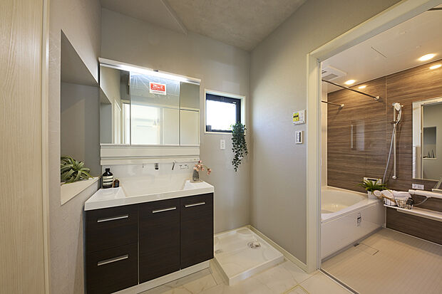 【当社モデルハウス洗面室】洗面室は耐水フロアになってます。