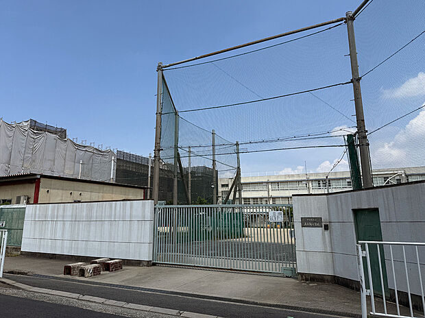 東大阪市立上小阪小学校（約320m）