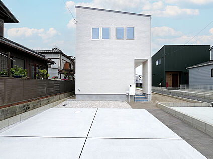 宅配ボックス/駐車場土間コンクリート