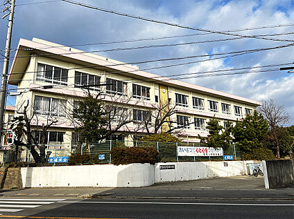 碧南市立鷲塚小学校 約1,600ｍ(徒歩約20分)