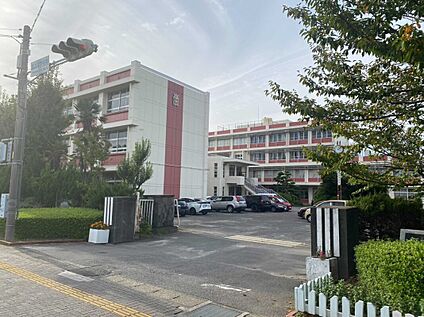 高浜市立高浜中学校 約120m(徒歩約２分)
