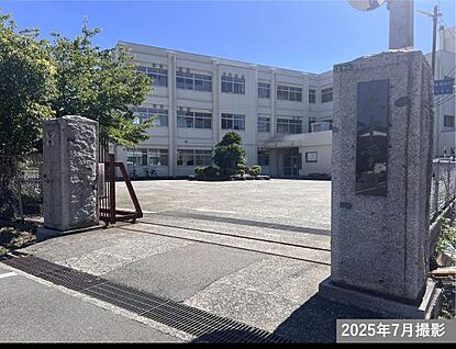 行橋市立泉中学校 現地から590m～690m。(徒歩8分～9分。)