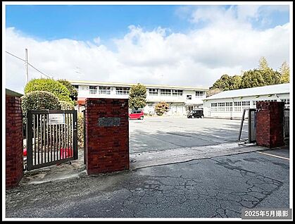 木屋瀬中学校 現地から1380m～1530m。(徒歩18分～20分。)