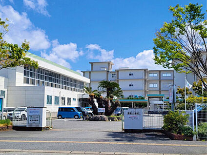 前原小学校 現地から1370m～1410m。(徒歩18分。(最長))