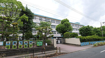 北九州市立熊西小学校 現地から920m～960m。(徒歩12分。(最長))
