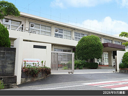 仲原小学校 現地から1360m～1400m。(徒歩17分～18分。)