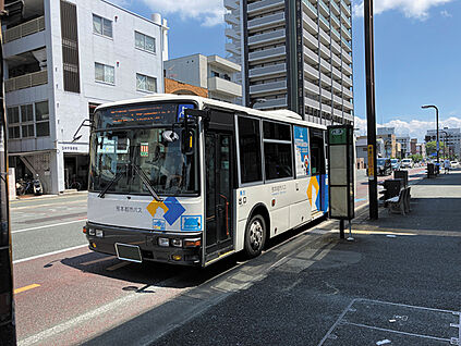 熊本都市バス「大江川鶴」バス停 現地から230m。(徒歩3分。)