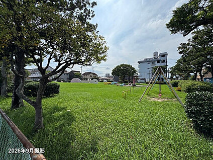 夏目ヶ原児童公園 現地から73m～97m。(徒歩1分～2分。)