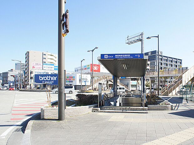 名古屋名城線「熱田神宮伝馬町」駅（約400m）