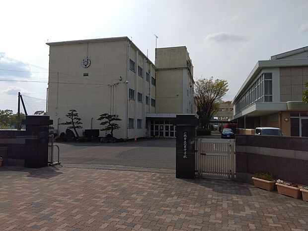 小牧市立北里中学校（約2,100m）