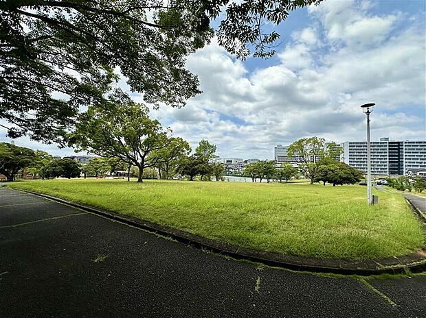 平山公園(約381m)