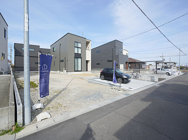 【Ａ区画】最終１区画の注文住宅用地
土地間口7.1ｍ・奥行き22.2ｍ
並列2台ラクラク駐車可能
道路幅もあり、交通量も少ないので小さいお子様がいるご家族も安心です。