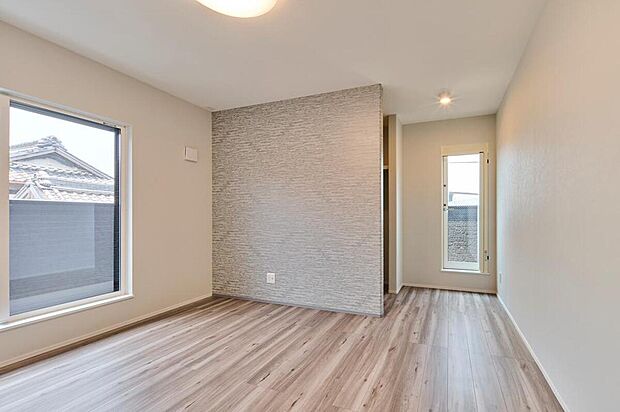 【洋室(約8.9帖)/No.4】
南と西側に配置したバルコニーに面した洋室。床暖房を設置しているため、冷えやすい足先から暖まり、快適な睡眠環境を保てます。