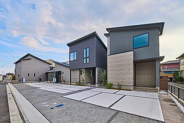 【街並み】ZEH級断熱×耐震等級3の高性能住宅が誕生。伸びやかな暮らしが叶う4LDKプランです。駅・買い物・教育施設が身近に揃う、暮らし便利なロケーションです。