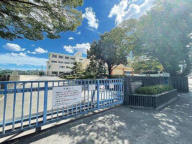 春日井市立大手小学校（約710m）