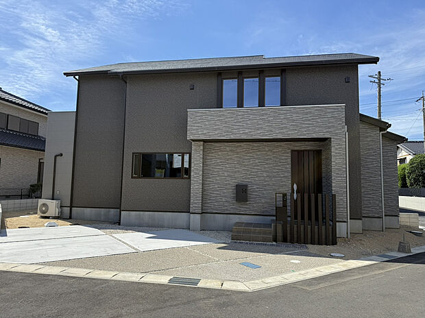 【【現地外観/No.1】】JR中央本線「春日井」駅までバスアクセス可能◎公園や買物施設などが揃う、利便性と自然を兼ね備えた立地。充実の設備・仕様を搭載した全4邸！