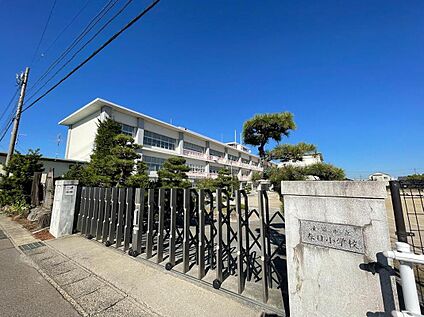 春日小学校 約1280m (徒歩16分)