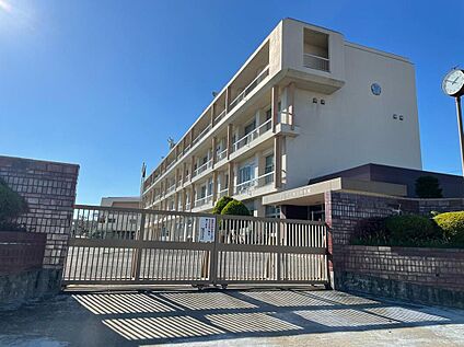 春日中学校 約1120m(徒歩14分)