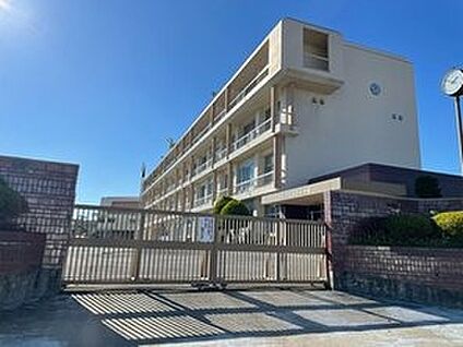 春日中学校 約1120m(徒歩14分)