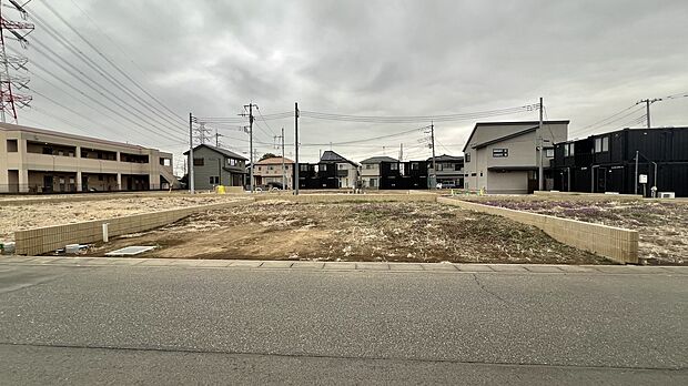 【スマート・ワン シティ 桶川市坂田西2丁目】
角地や整形地を含む全5区画の街並みが誕生。全区画、敷地面積40坪超のゆったりとした広さで、理想の住まいが叶います。