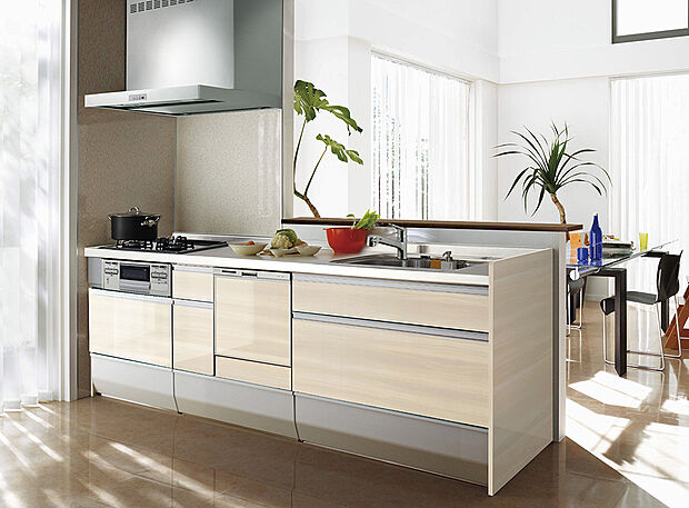 【【キッチン】】食器洗乾燥機や浄水器を搭載したシステムキッチンです。日々忙しい毎日の家事をサポート。対面式キッチンのため、家事の孤立感も感じにくいです。/弊社施工例