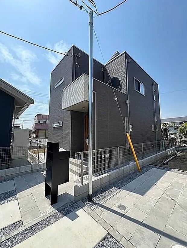 【【外観/3号棟】】土間収納・WIC・小屋裏収納付きで収納充実!約3帖のタタミコーナー付き「3LDK」。約16.7帖のLDKは上部吹抜で開放感があります。