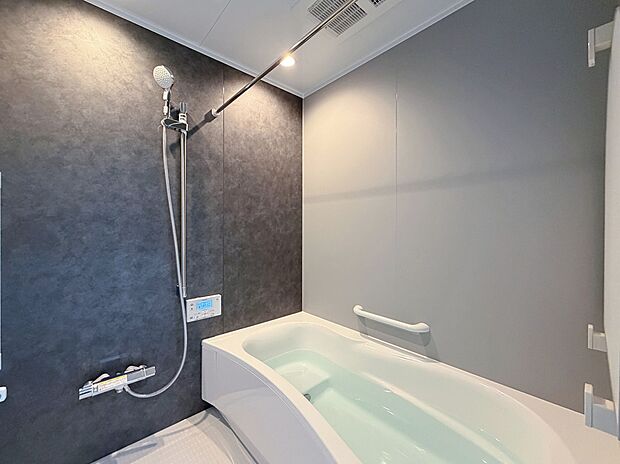 【浴室】キレイを簡単にキープするトクラス製「うつくし仕様の」バスルーム。浴室暖房乾燥機、ランドリーパイプ付