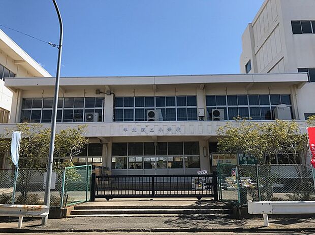 牛久第二小学校　780ｍ