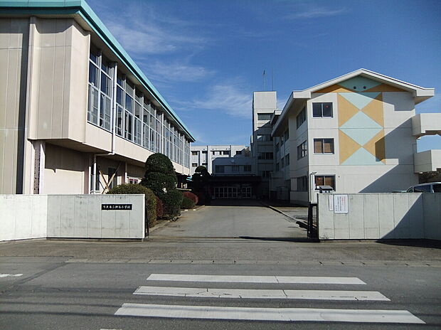 神谷小学校　695ｍ