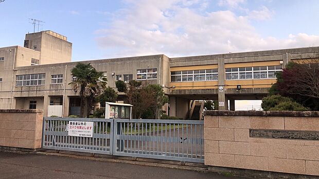 龍ケ崎西小学校 750m