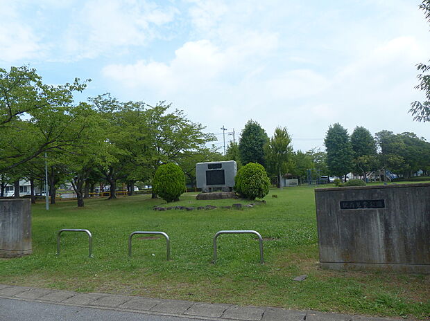 駅南児童公園（約330m）