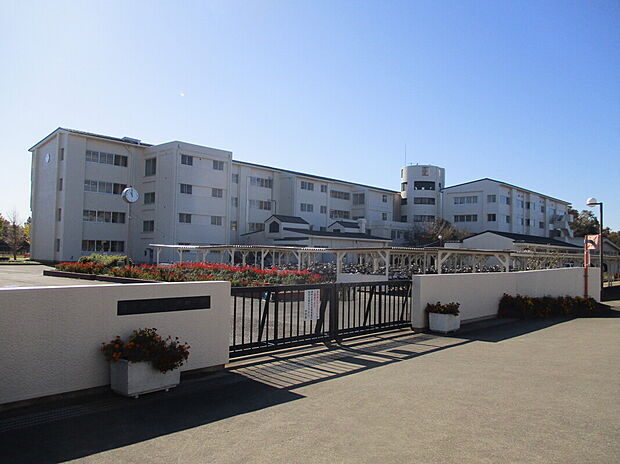 牛久南中学校（約545m）