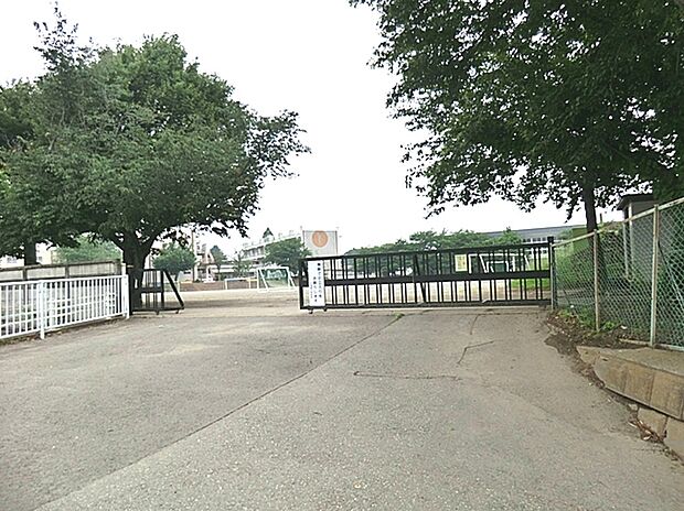 水海道小学校(約1,500m)