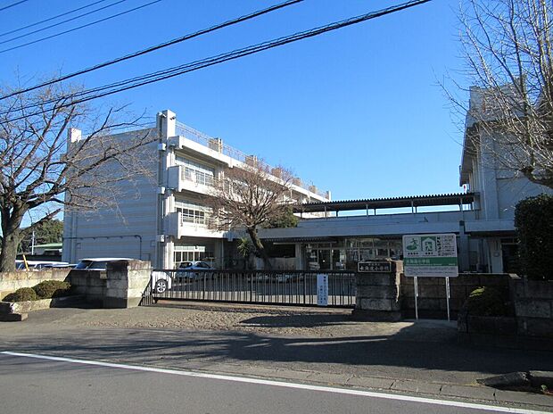 水海道小学校(約530m)