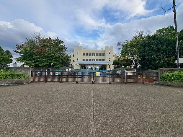 木刈小学校（約160m）