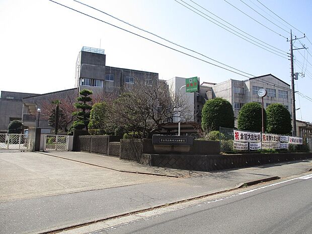 御所ケ丘中学校（約700m）