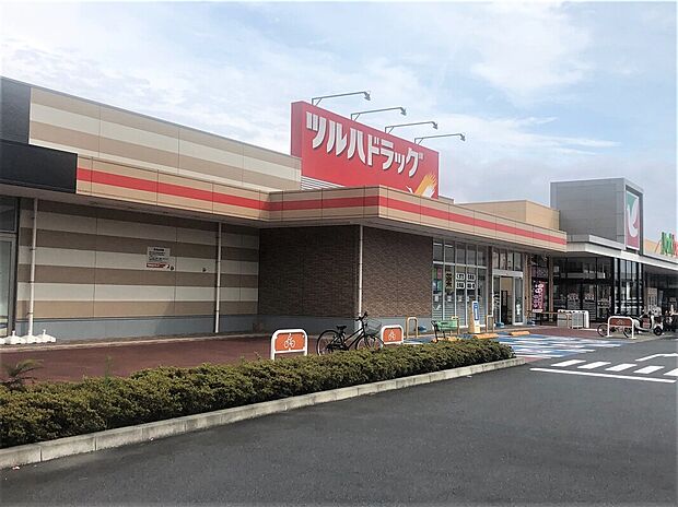 ツルハドラッグ（約80m）