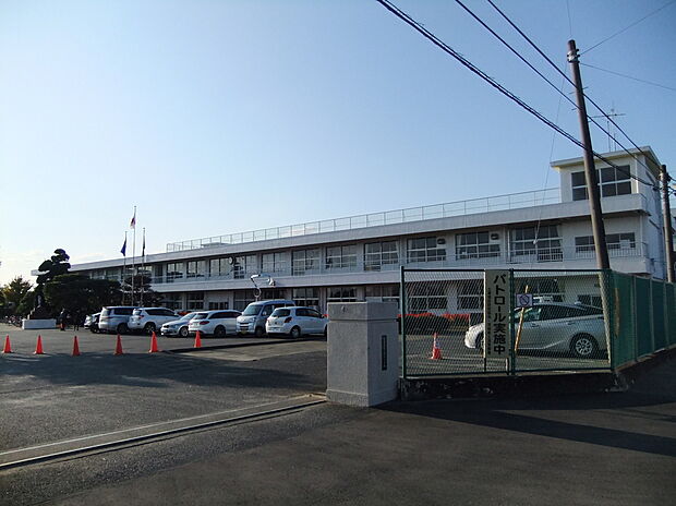 荒川沖小学校（約1,000m）