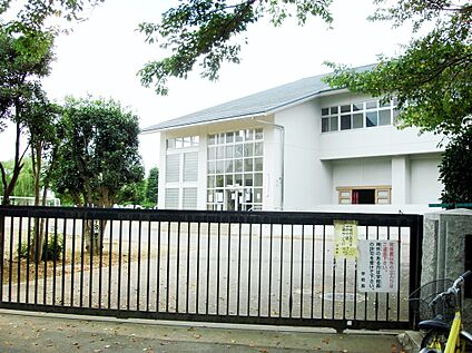 牛久小学校 867ｍ