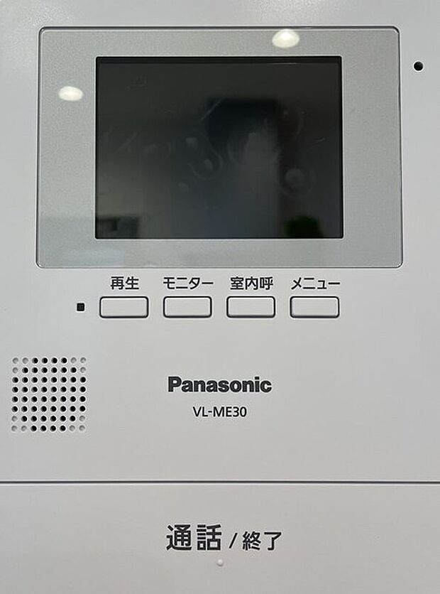【モニター付きインターホン】不在時に誰がきたかわかる録画機能付。また、在室時にも誰が来たかわかるので安心です快適な生活を守ってくれる必須アイテムです。