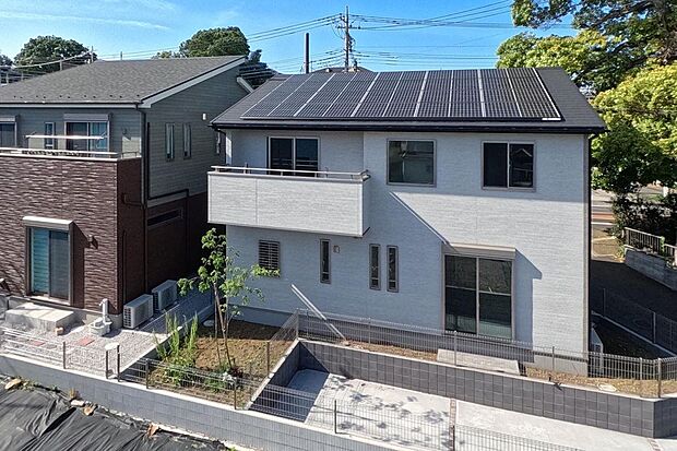 【外観】6号棟／太陽光パネル付き