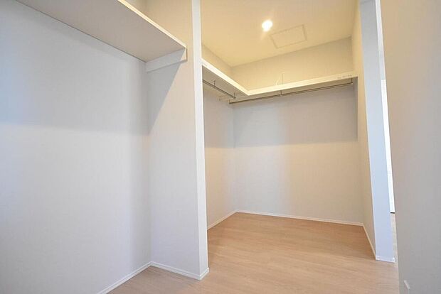 【収納】5号棟／2階洋室7帖　ウォークインクローゼット
