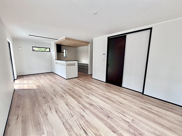 18帖の広々リビング♪
水回りをまとめた間取りにも注目です！