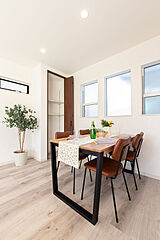 【千代田ホーム/パステルガーデン氷川町】氷川神社裏の新河岸川の桜並木が徒歩5分。 その他