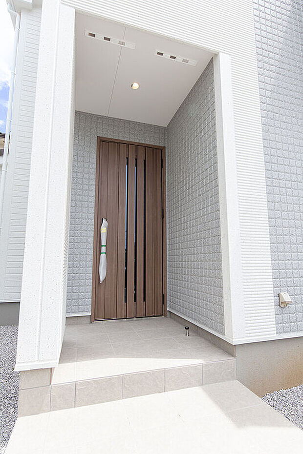 【【外観】】ファサード付近。