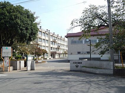 川越市立初雁中学校 約550m(徒歩7分)