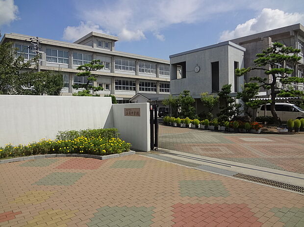 広嶺中学校(約1,100m)