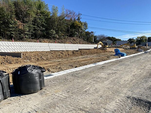 スーパーや公園、学校や幼稚園、が徒歩圏内にあり、利便性の高い立地です♪名鉄三河線「猿投」駅まで徒歩 12~14分!通勤や通学にも嬉しいですね!